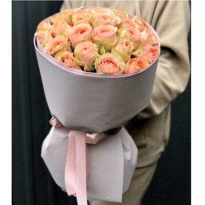 25 cream roses with packaging