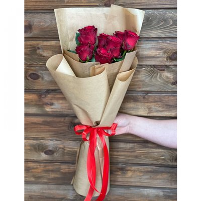 7 red roses in eco packaging