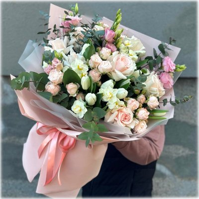 Bouquet of flowers "Tender kiss"