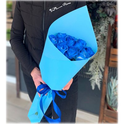 11 blue roses with packaging