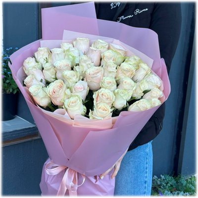 35 cream roses with packaging