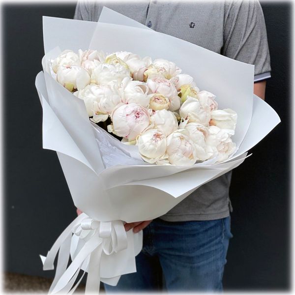 19 white peonies with packaging