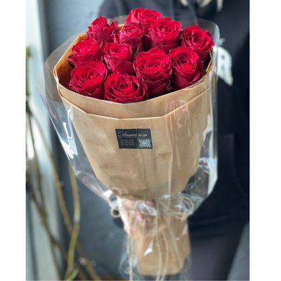 11 червоних троянд Madam Red 13111 фото